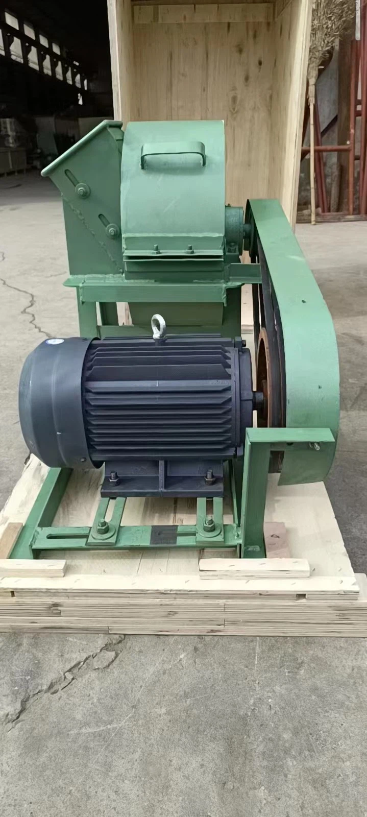 Heavy-Duty Wood Sawdust Crusher Heavy-Duty Wood Sawdust Crusher