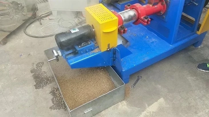 Jitney Floating Feed Extruder